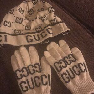 Gucci Beanie and matching gloves 100% authentic